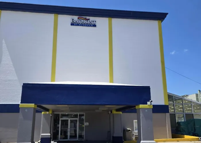 Baymont By Wyndham Keokuk Hotel